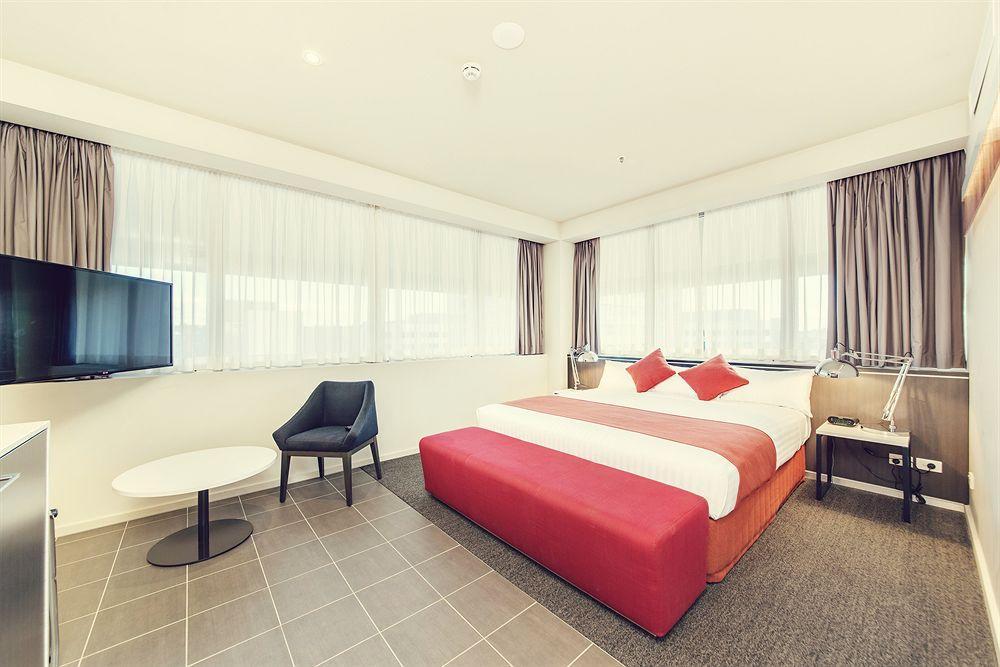 Aparthotel Abode Woden Camberra Exterior foto