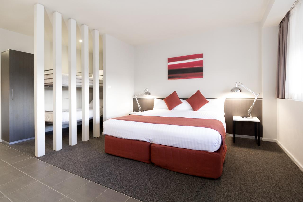 Aparthotel Abode Woden Camberra Exterior foto