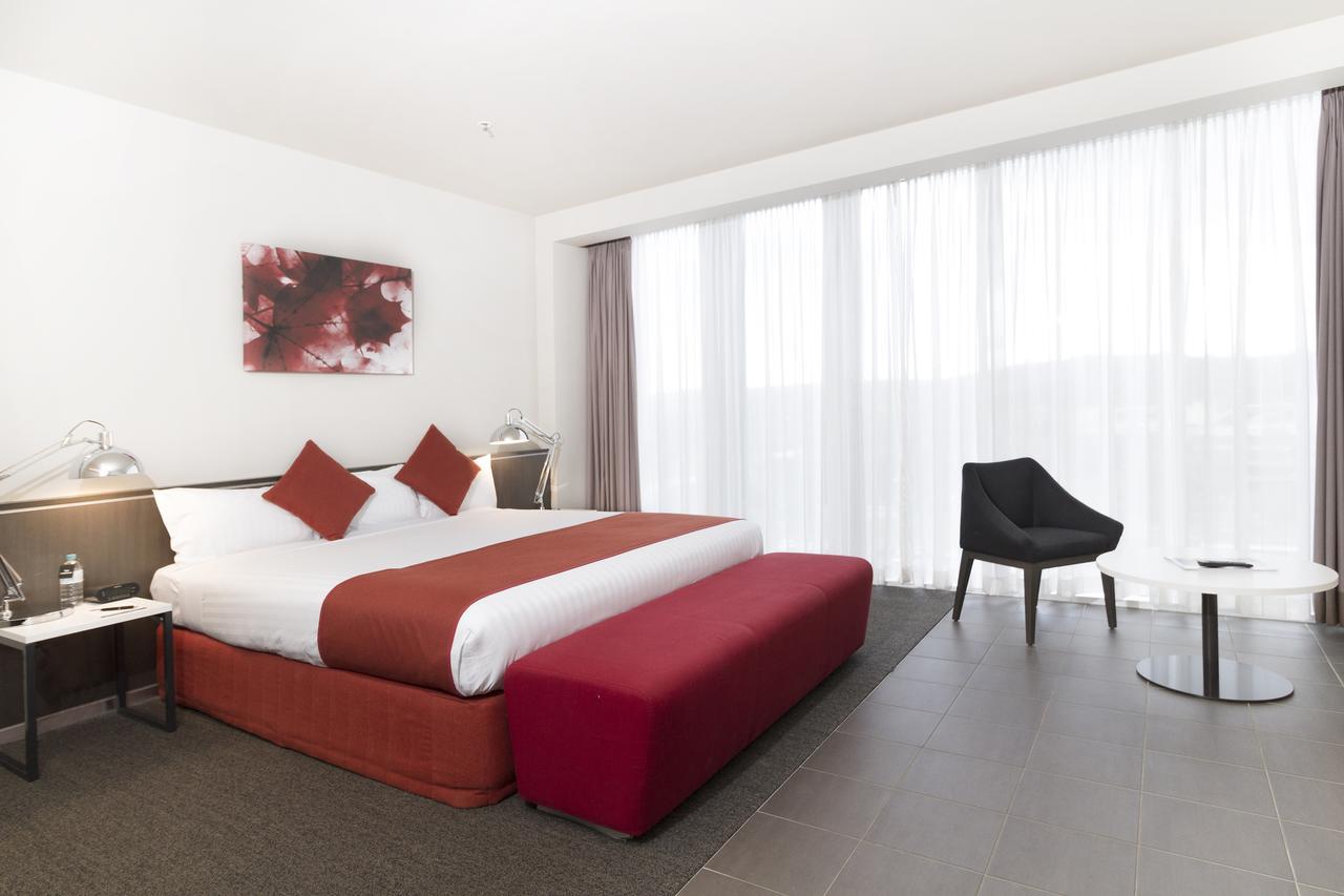 Aparthotel Abode Woden Camberra Exterior foto