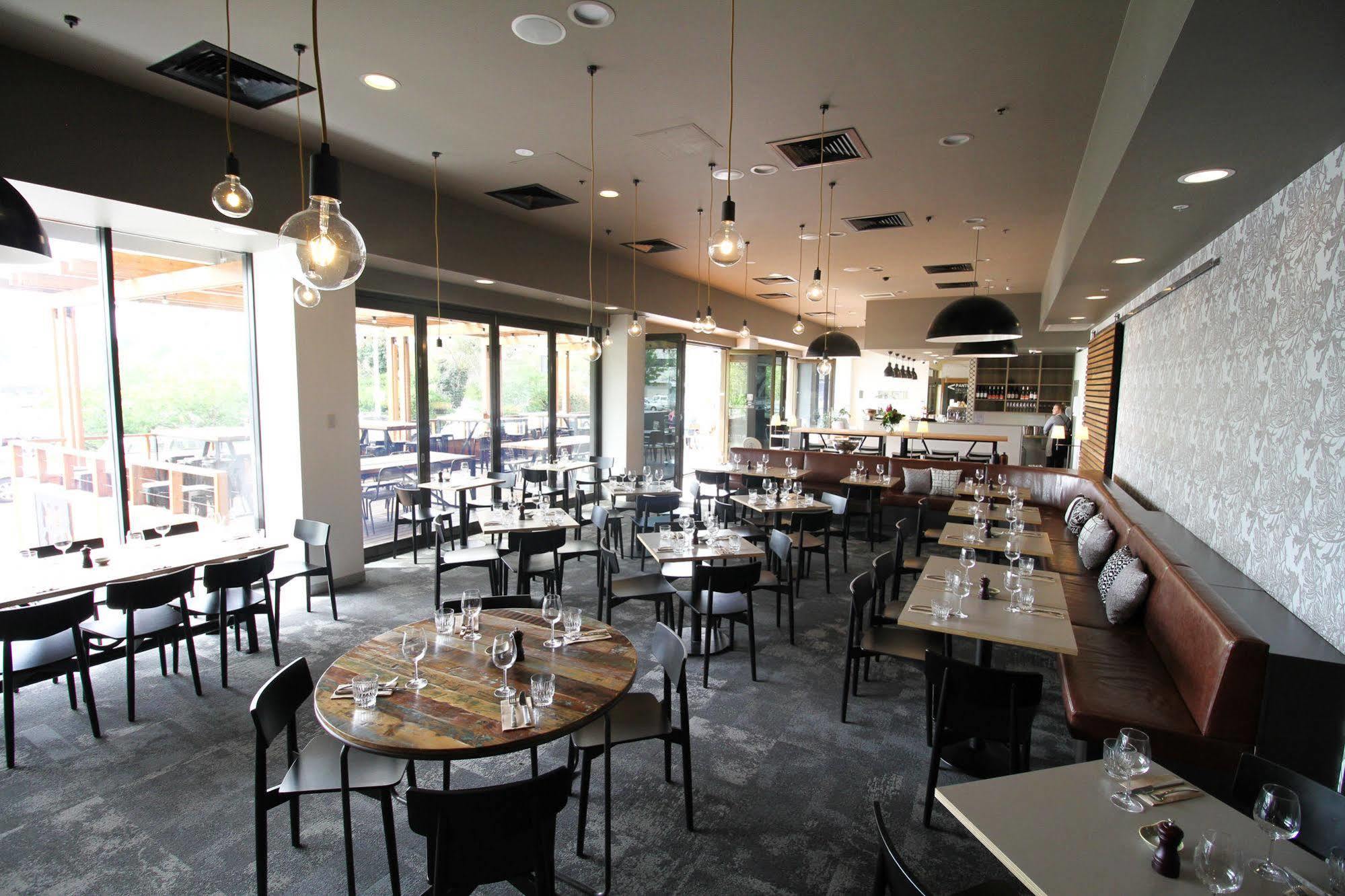 Aparthotel Abode Woden Camberra Exterior foto
