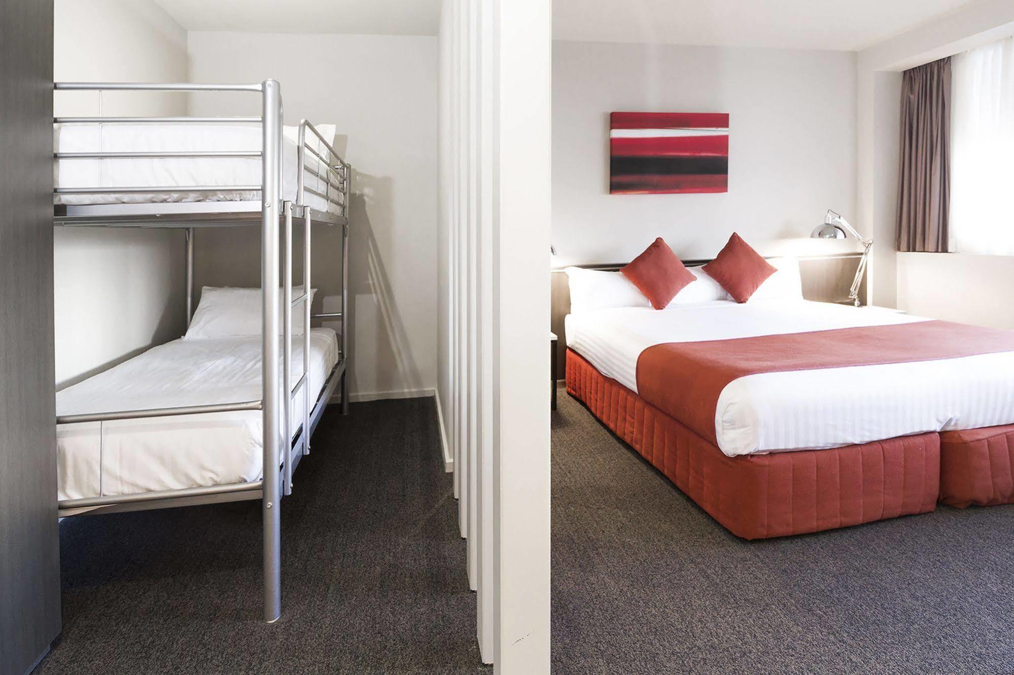 Aparthotel Abode Woden Camberra Exterior foto