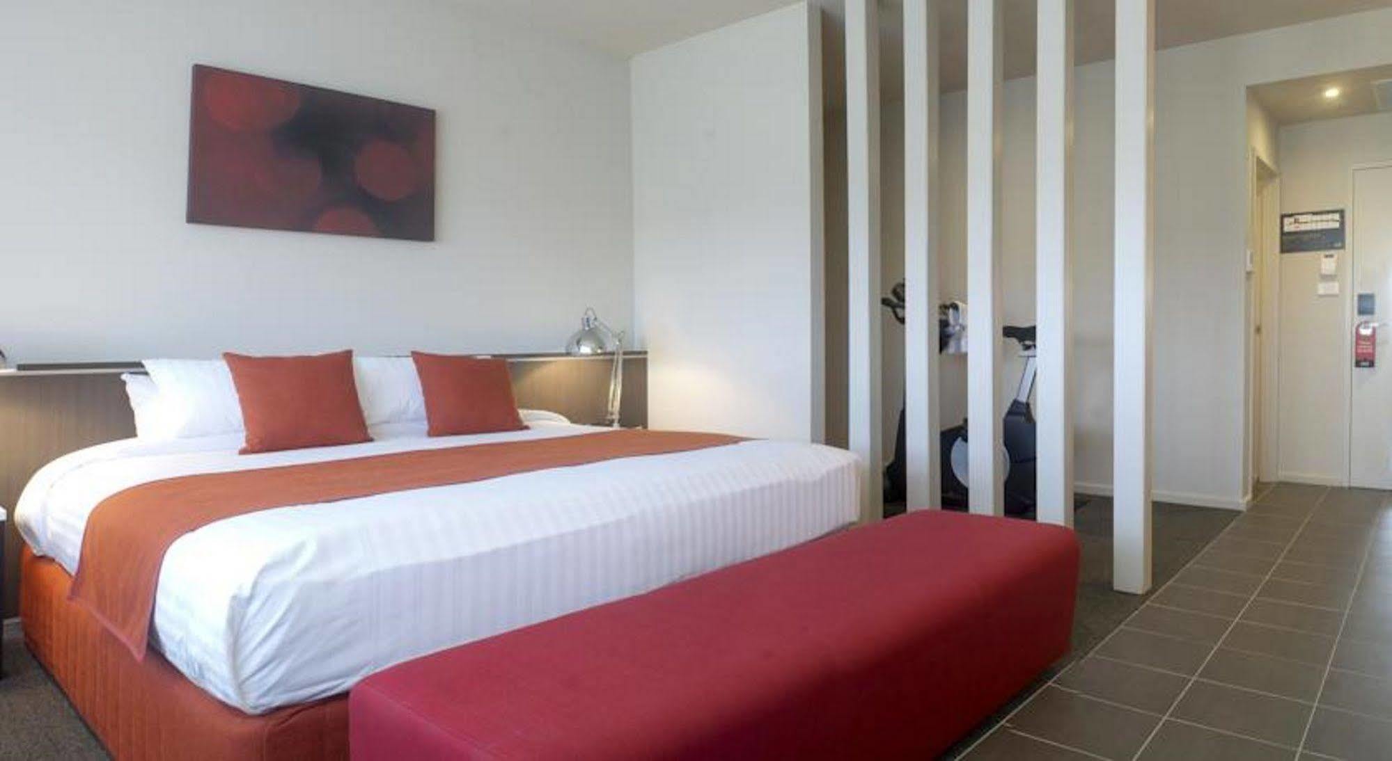 Aparthotel Abode Woden Camberra Exterior foto